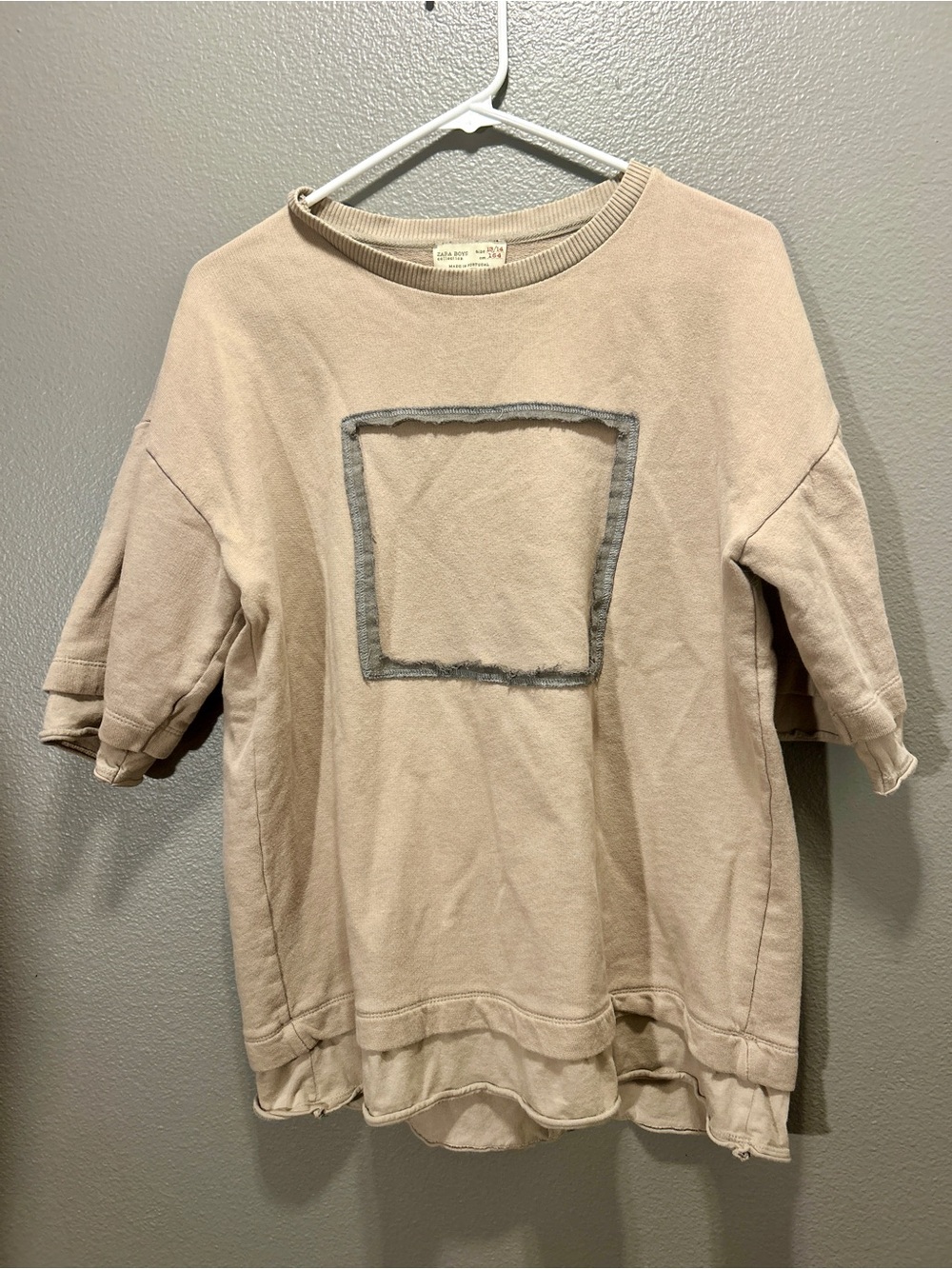 Zara Boys Beige Short Sleeve Sweatshirt 13/14 Distressed Raw Edge Patch GUC